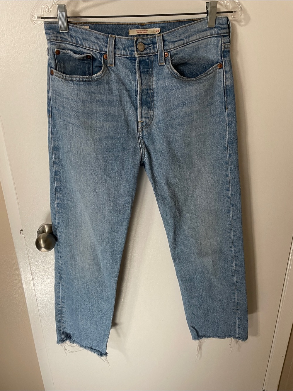 Levi’s Wedgie Strait With Raw Hems Size 28